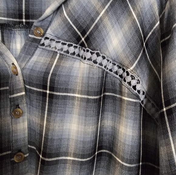 American rag Juniors crochet trim tie front! Size med! Worn twice! - Picture 4 of 13